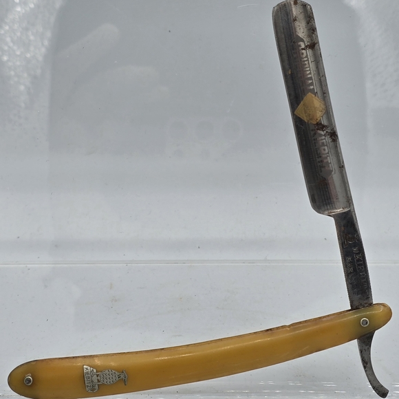 Antique Stright Razor & Box - Picture 4 of 7